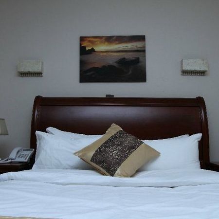 Fryburg Suites Aliayabiagba Bagian luar foto