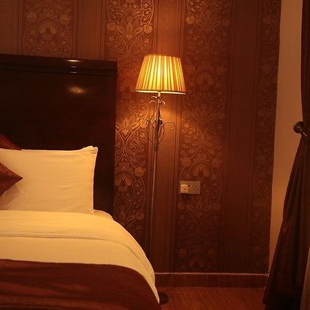 Fryburg Suites Aliayabiagba Bagian luar foto