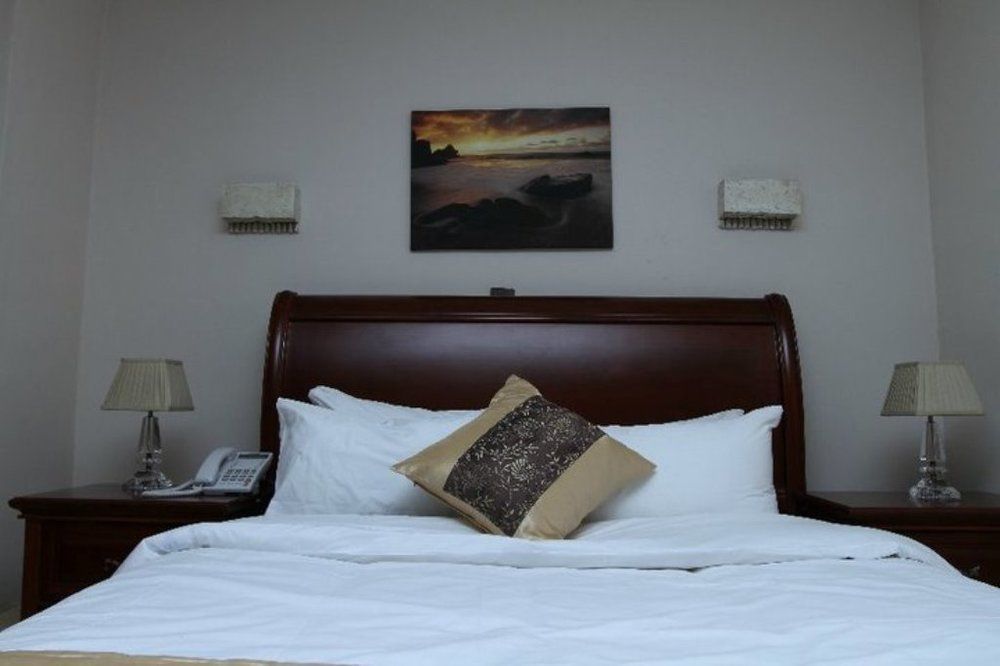 Fryburg Suites Aliayabiagba Bagian luar foto