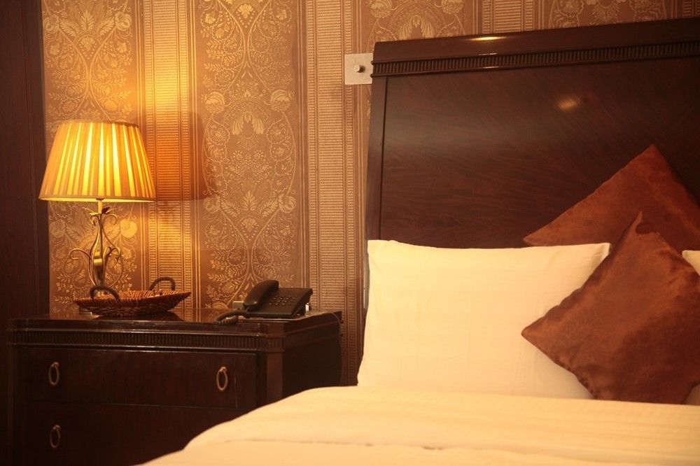 Fryburg Suites Aliayabiagba Bagian luar foto