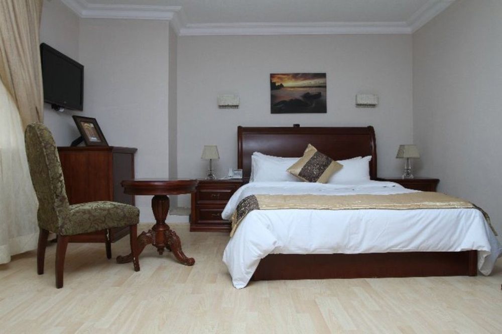 Fryburg Suites Aliayabiagba Bagian luar foto