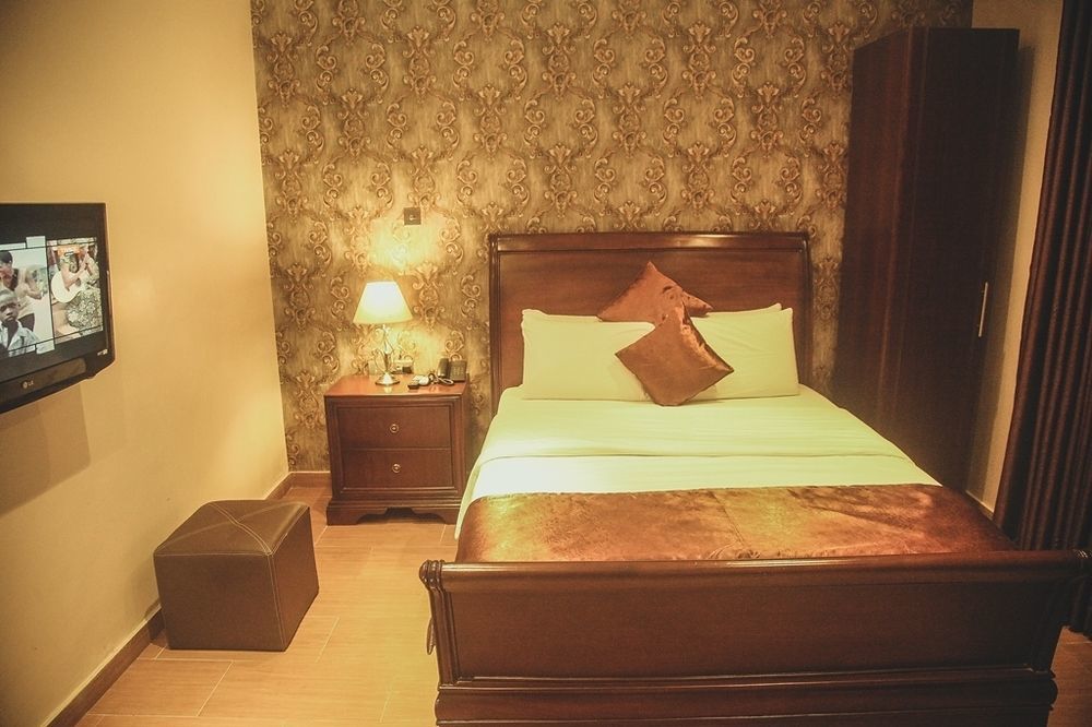 Fryburg Suites Aliayabiagba Bagian luar foto