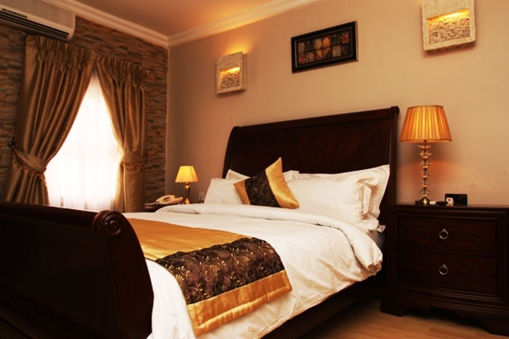 Fryburg Suites Aliayabiagba Bagian luar foto