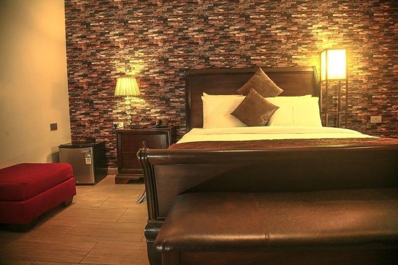 Fryburg Suites Aliayabiagba Bagian luar foto
