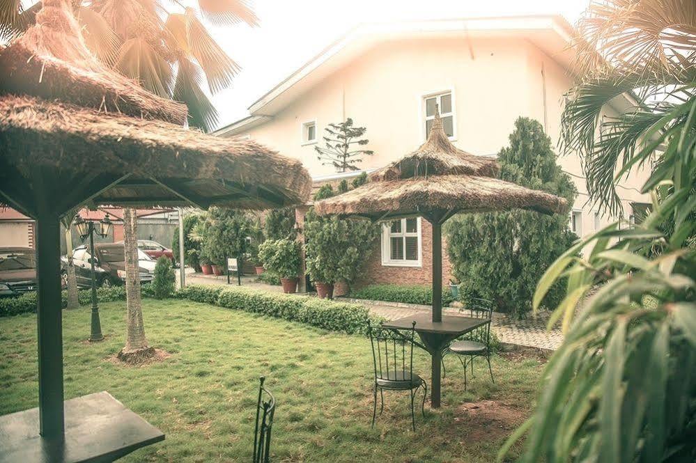 Fryburg Suites Aliayabiagba Bagian luar foto