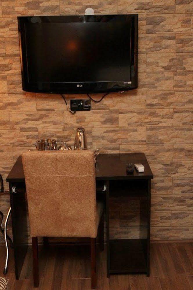 Fryburg Suites Aliayabiagba Bagian luar foto