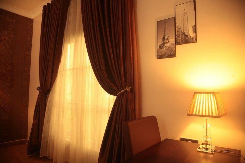 Fryburg Suites Aliayabiagba Bagian luar foto