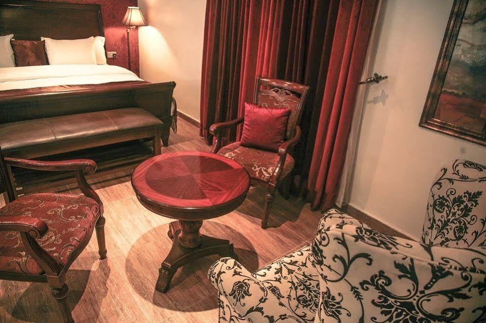 Fryburg Suites Aliayabiagba Bagian luar foto