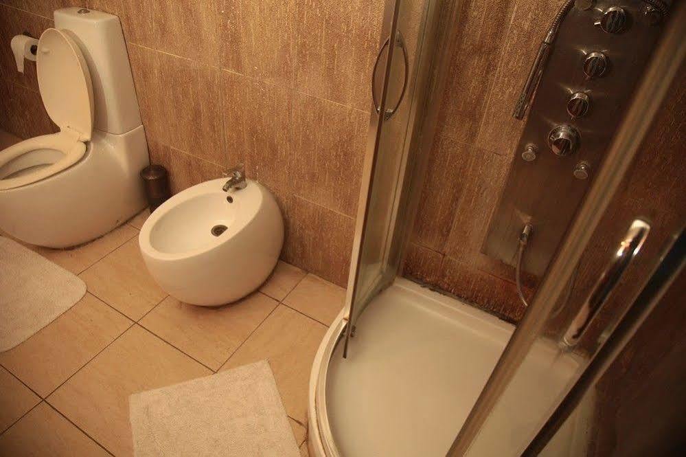 Fryburg Suites Aliayabiagba Bagian luar foto