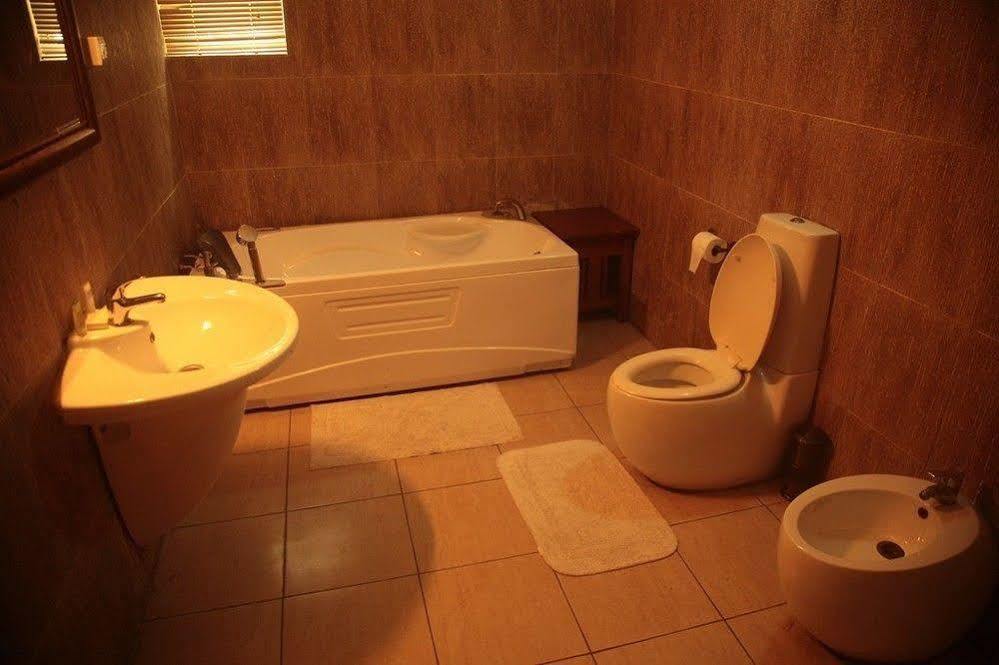Fryburg Suites Aliayabiagba Bagian luar foto