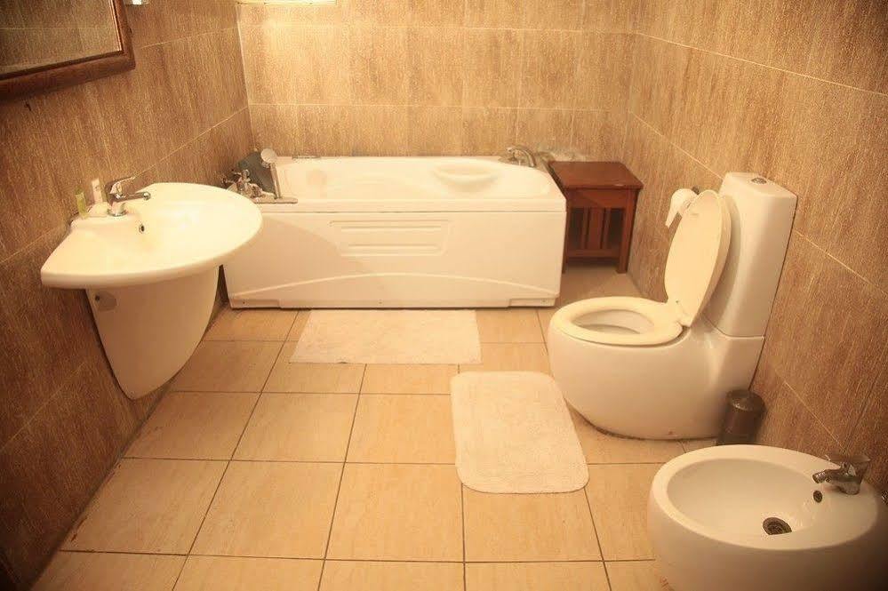 Fryburg Suites Aliayabiagba Bagian luar foto