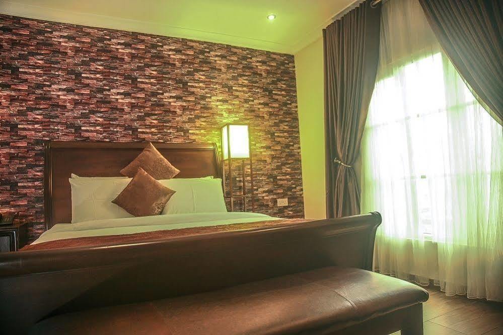 Fryburg Suites Aliayabiagba Bagian luar foto